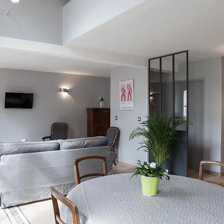 Rue Neuve With Elevator Apartment *