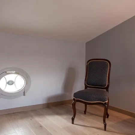 Rue Neuve With Elevator Apartment *